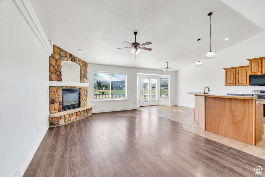 Photo 8 for MLS #2118313 at 3462 E Heyward Ct