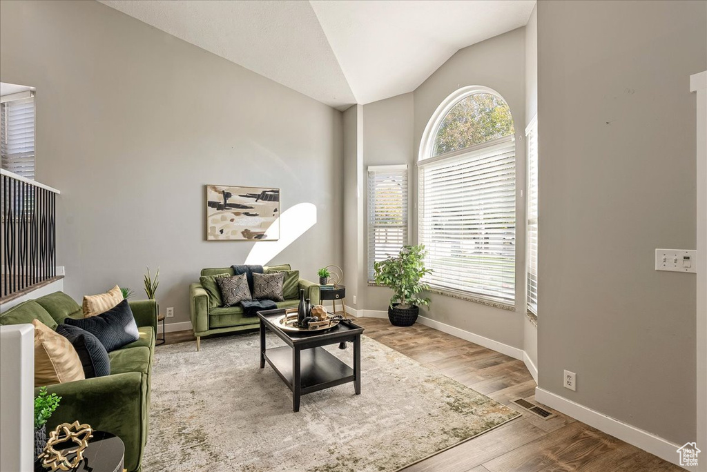 Photo 8 for MLS #2118358 at 989 E Dry Gulch Rd