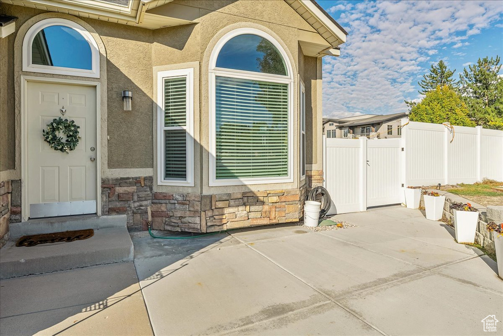Photo 4 for MLS #2118358 at 989 E Dry Gulch Rd
