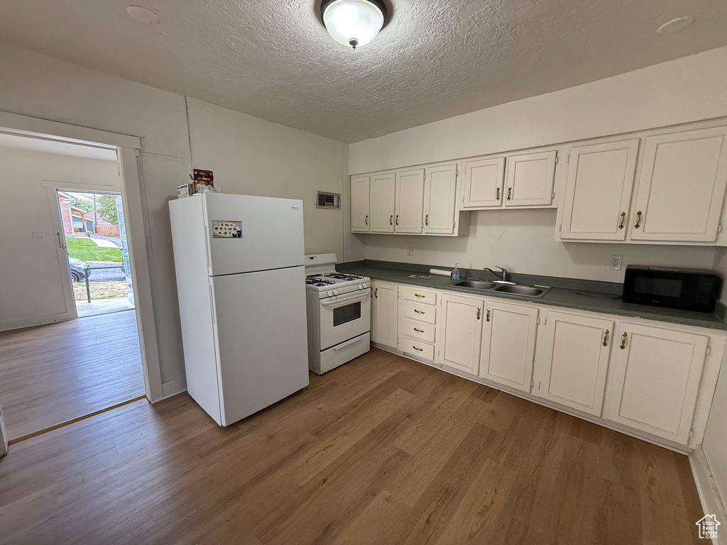 Photo 3 for MLS #2118407 at 221 L St