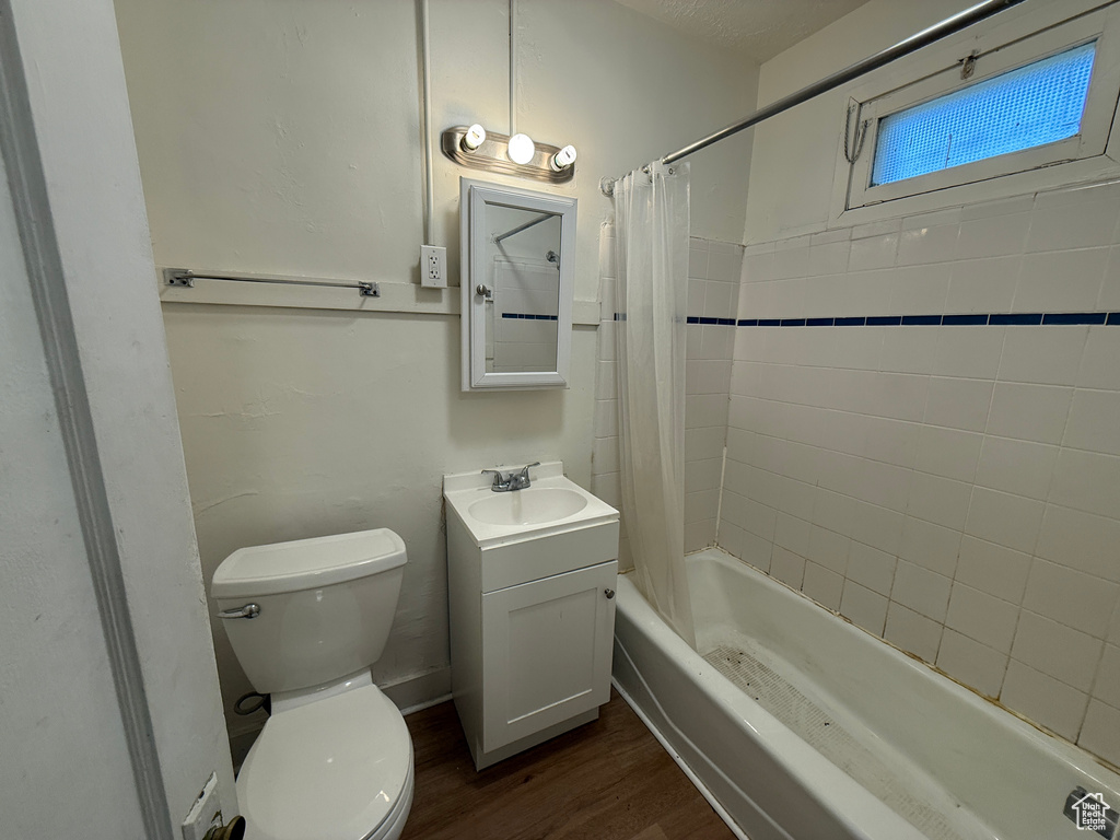 Photo 4 for MLS #2118407 at 221 L St