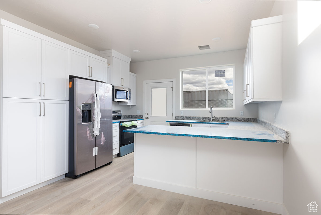 Photo 2 for MLS #2118421 at 2604 N Clark Pkwy