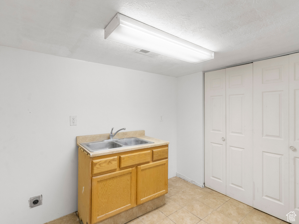 6401 S HIGH BLUFF DR West Valley City, UT 84118