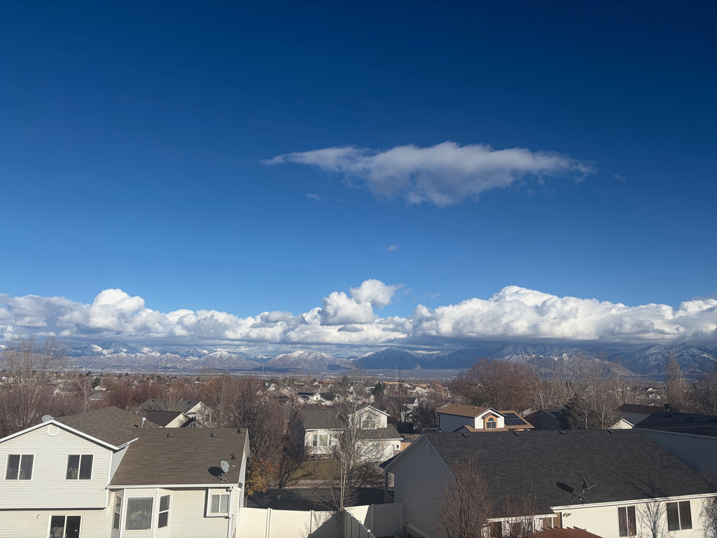 6401 S HIGH BLUFF DR West Valley City, UT 84118