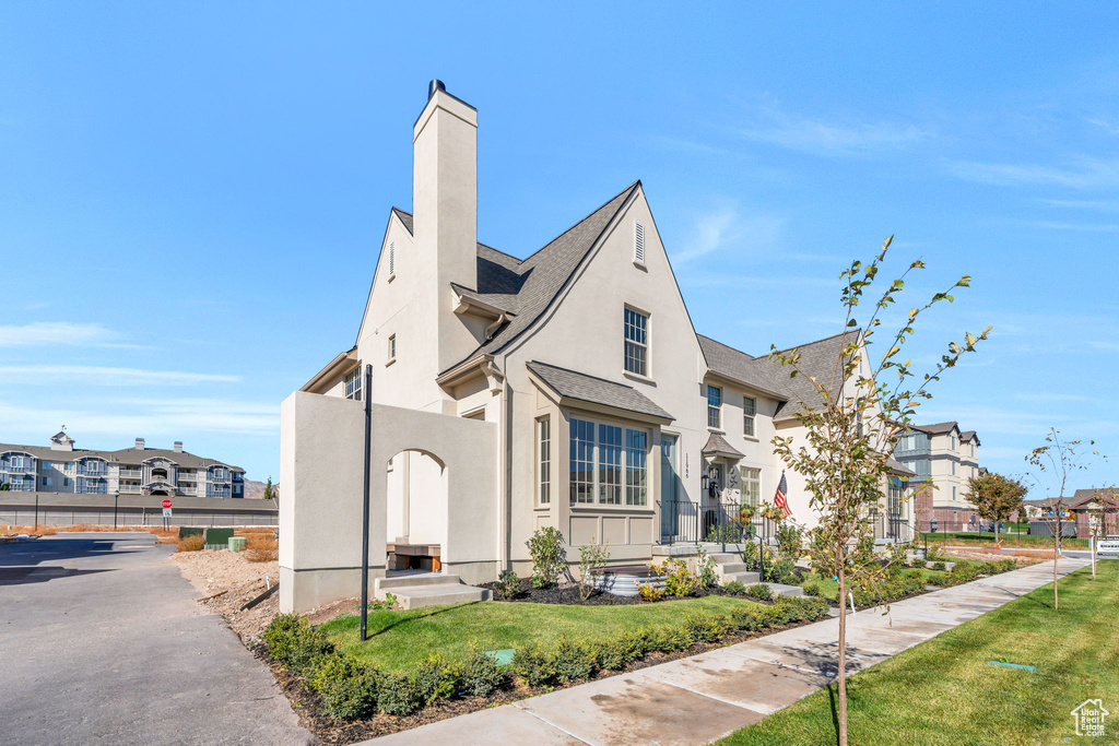 Photo 2 for MLS #2118470 at 5628 W Hawthorn Ln #8