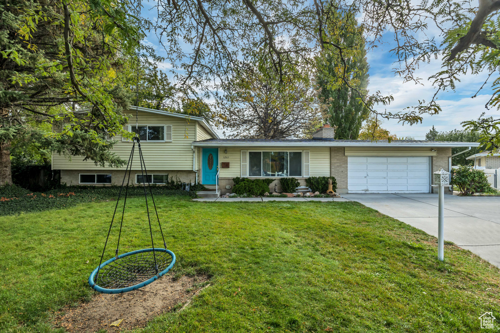 Photo 2 for MLS #2118473 at 1261 E Sandra Cir