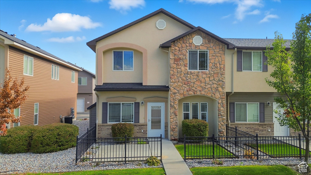 Photo 2 for MLS #2118501 at 1565 N 565 West #101