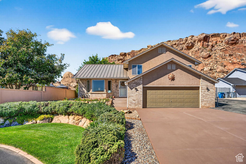 Photo 2 for MLS #2118546 at 1045 Hemlock Cir