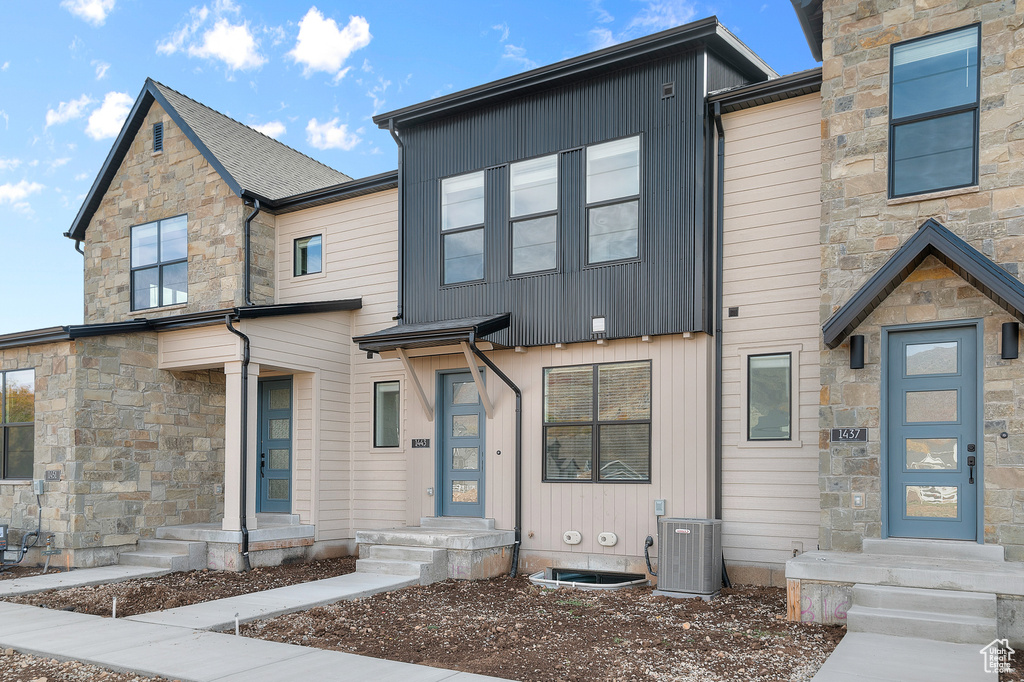Photo 2 for MLS #2118552 at 1443 Electric Ave