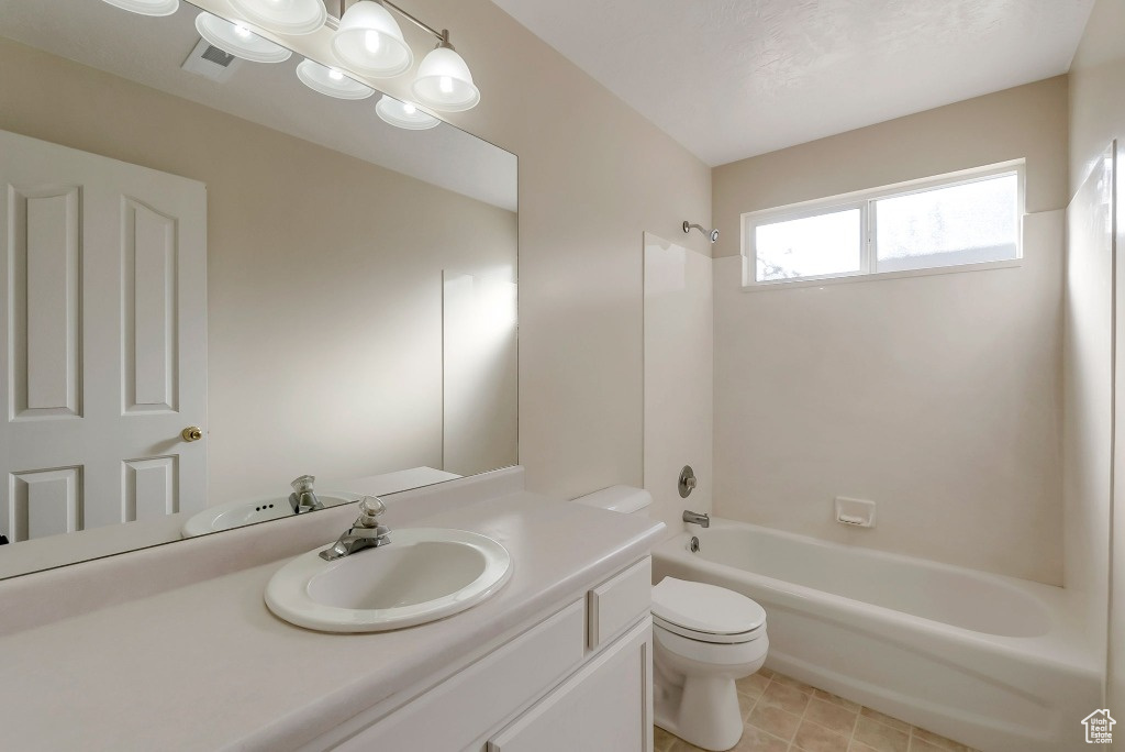 Photo 13 for MLS #2118579 at 1137 E Parkstone Dr