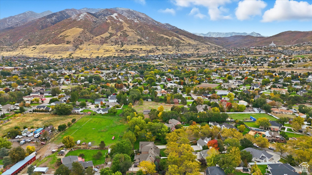 Aerial view of property\\\\\\\\\\\\\\\'s location with mountains and nearby suburban area
