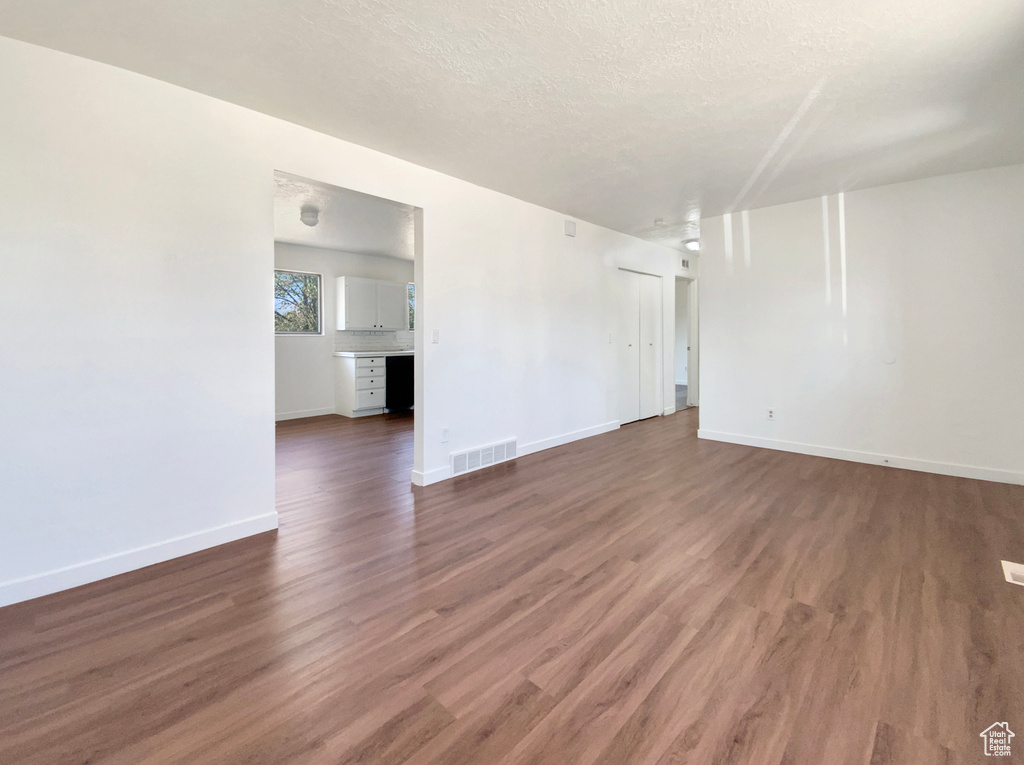 Photo 9 for MLS #2118610 at 1133 Laytona Dr