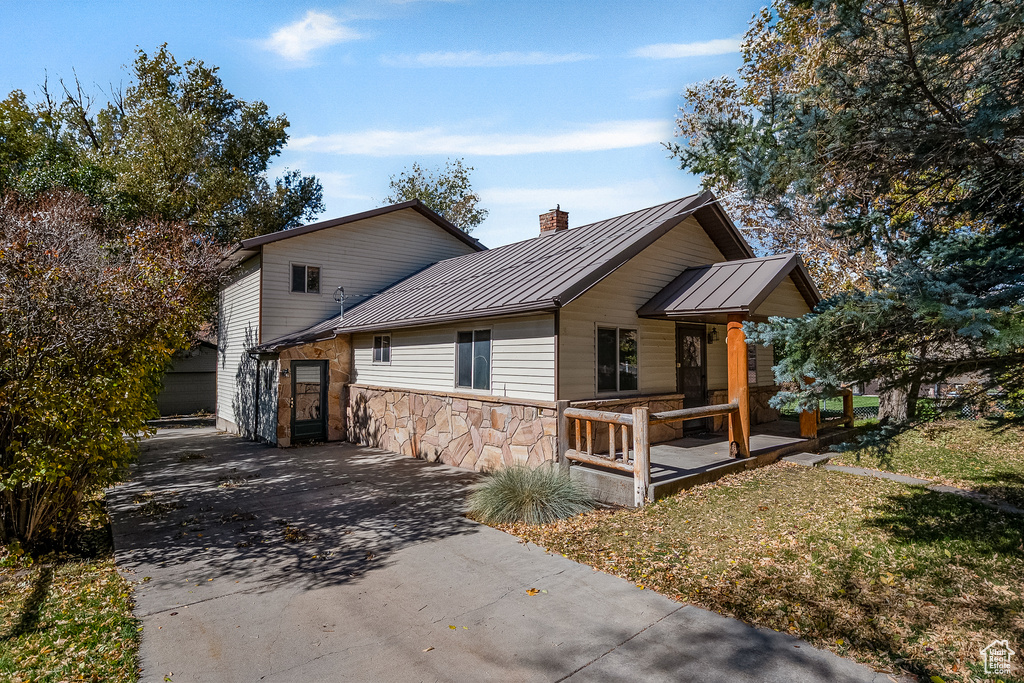 Photo 2 for MLS #2118632 at 5661 N State Road 32