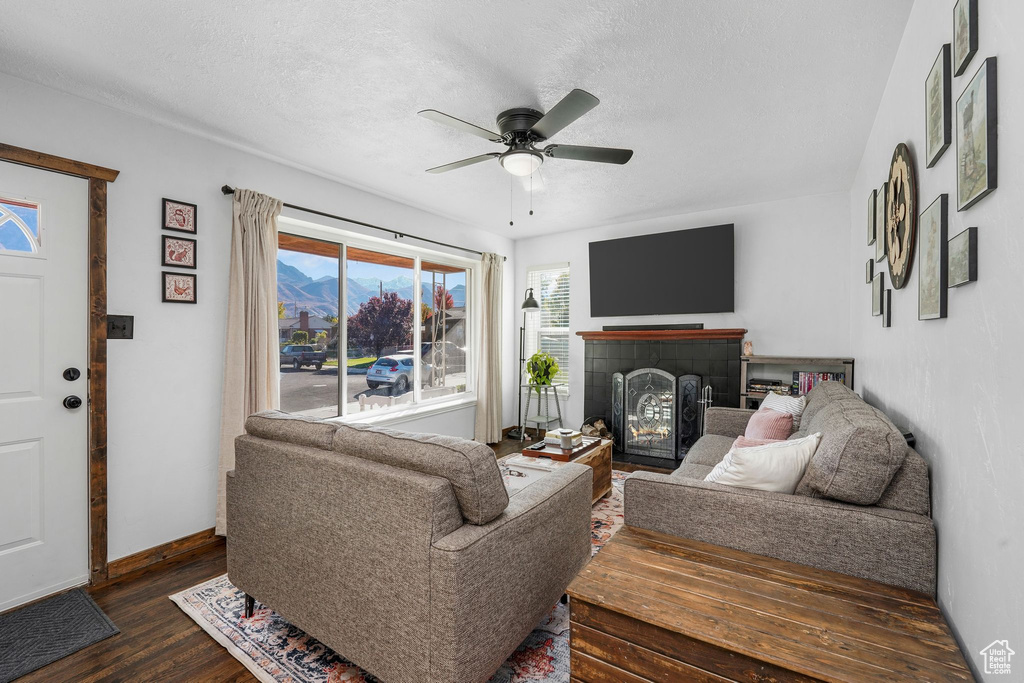 Photo 3 for MLS #2118635 at 917 N Garden Dr