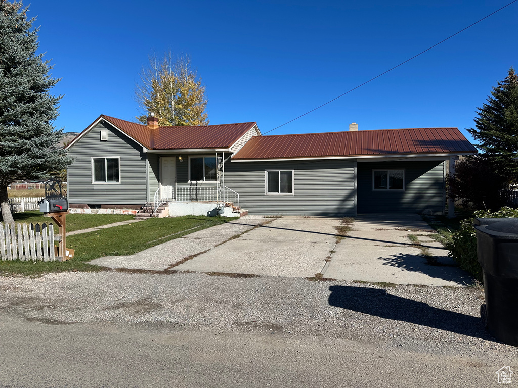 Photo 1 for MLS #2118757 at 582 7 West