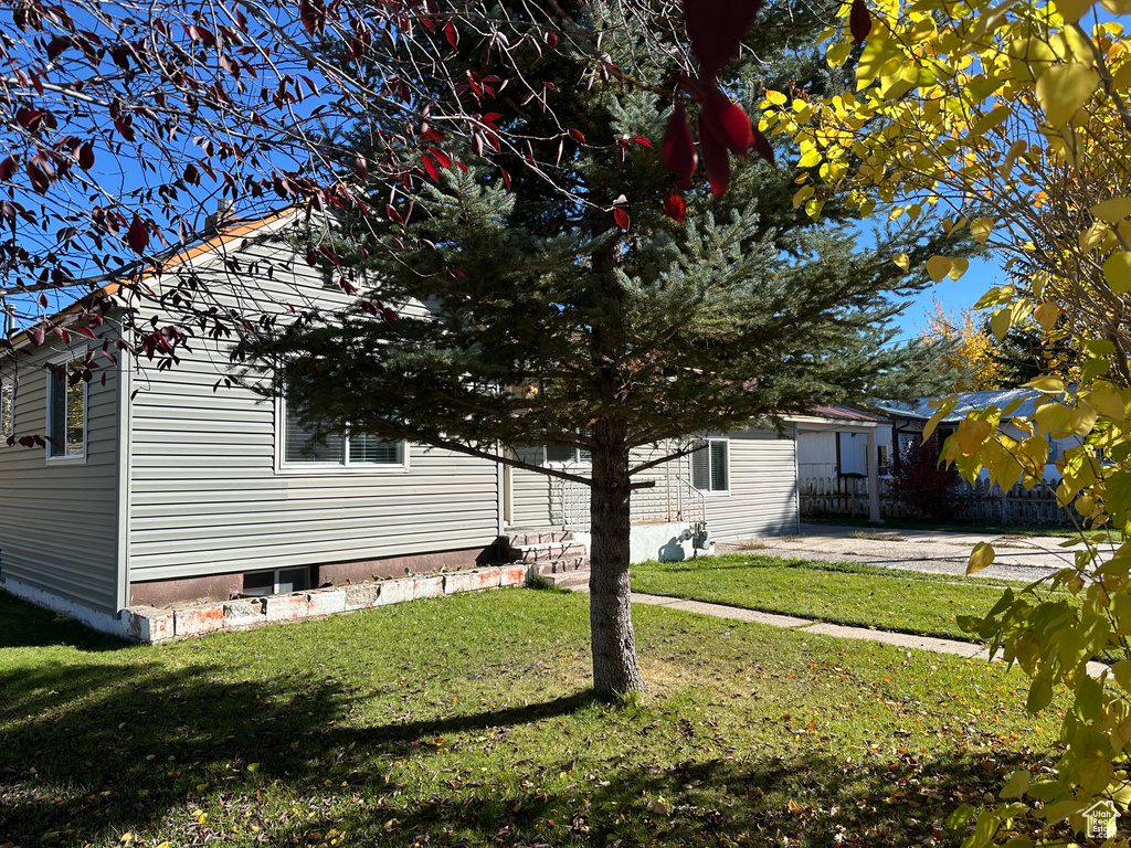 Photo 2 for MLS #2118757 at 582 7 West