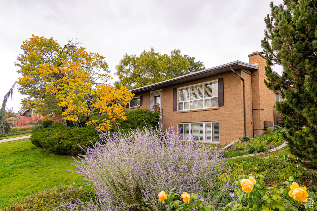 Photo 2 for MLS #2118813 at 209 E Dorchester Dr
