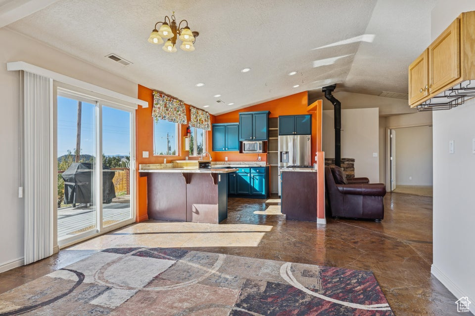 Photo 9 for MLS #2118823 at 370 E Foothill Cir
