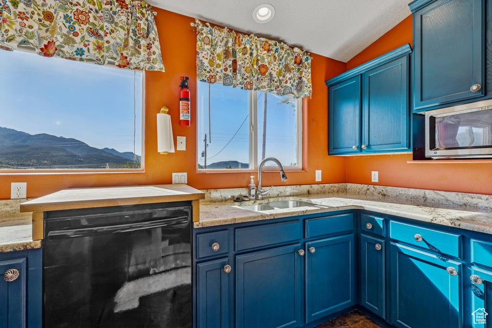 Photo 6 for MLS #2118823 at 370 E Foothill Cir
