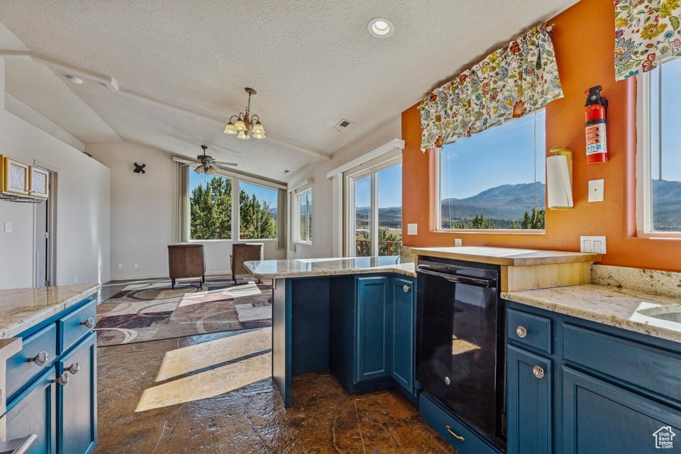 Photo 7 for MLS #2118823 at 370 E Foothill Cir