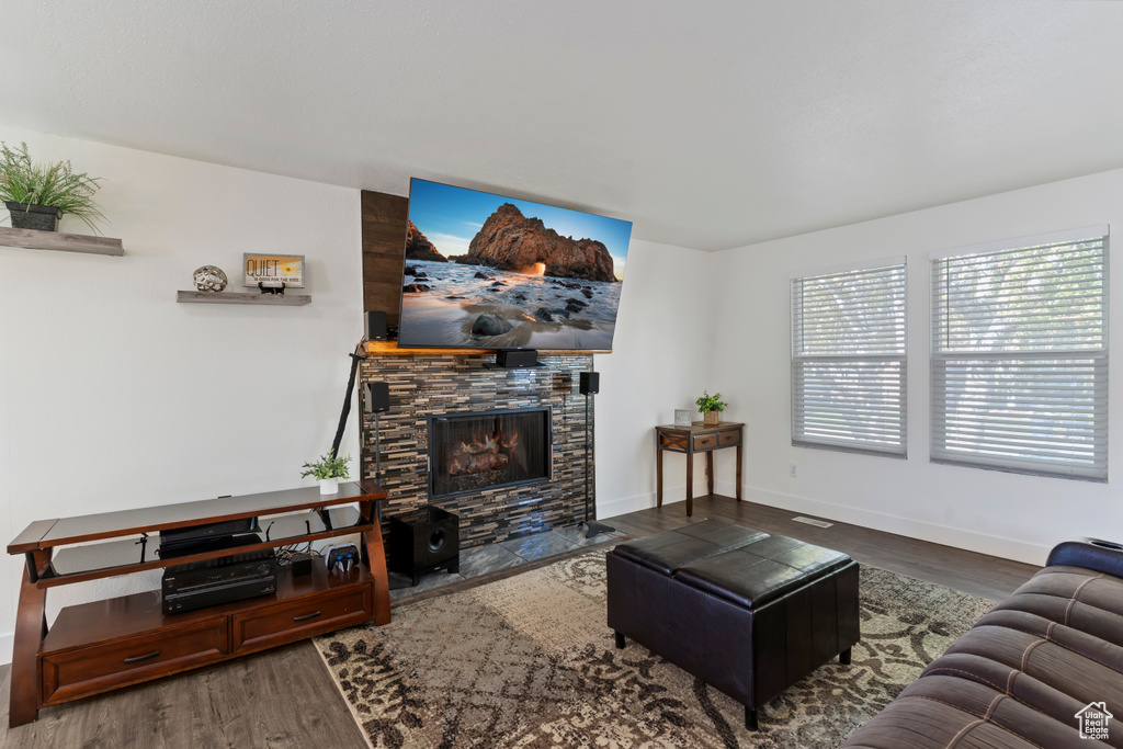 Photo 4 for MLS #2118913 at 668 N 275 East