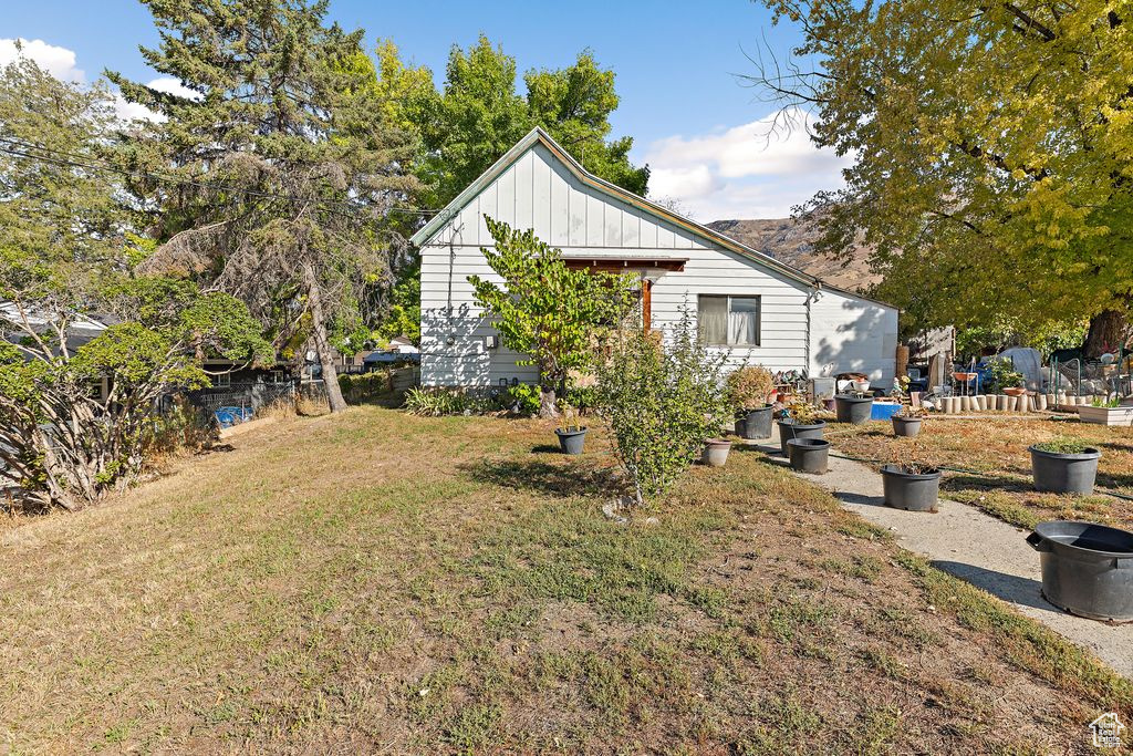 Photo 2 for MLS #2118929 at 525 E 200 North