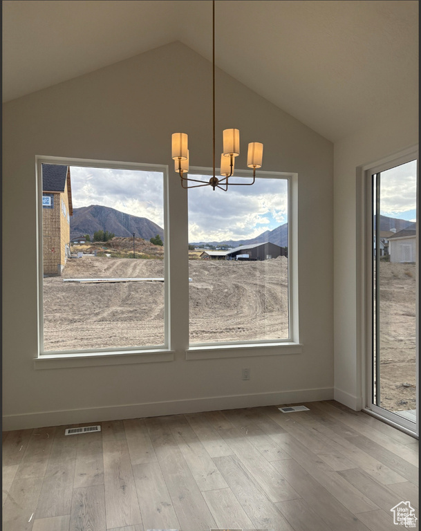 Photo 4 for MLS #2118939 at 122 E Bardsley Way #7