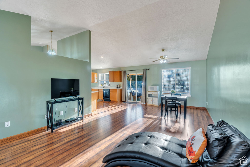 Photo 5 for MLS #2118940 at 789 Country Club Dr