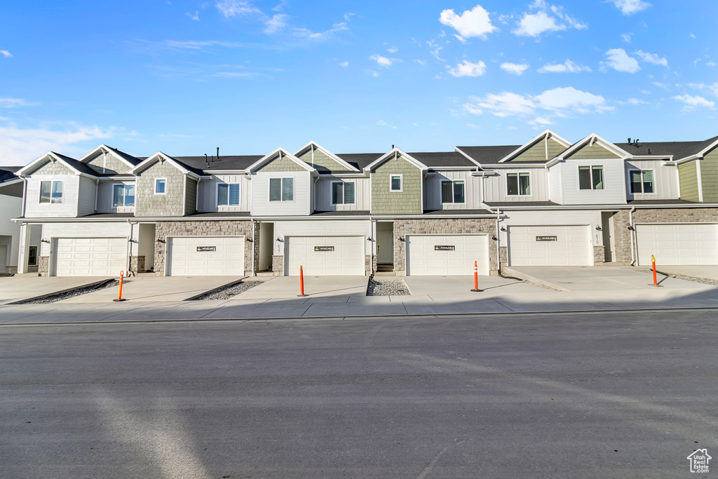 Photo 1 for MLS #2118963 at 698 W 650 North #640