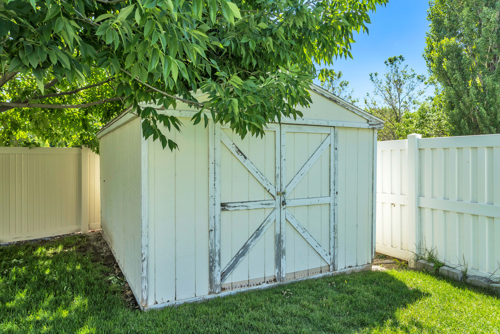 5634 MILLER CIR Stansbury Park, UT 84074