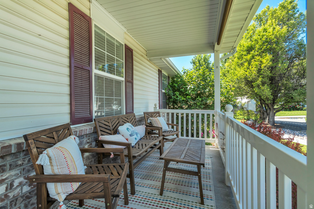 5634 MILLER CIR Stansbury Park, UT 84074