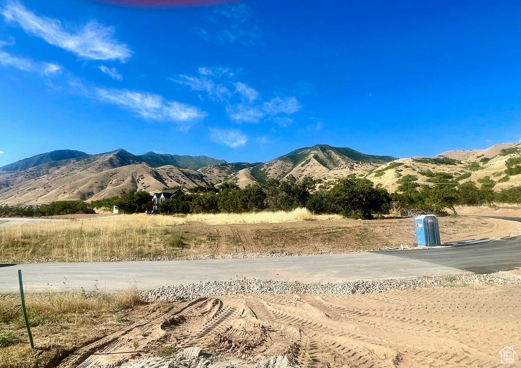 2056 E MAPLE HILLS LN Mapleton, UT 84664