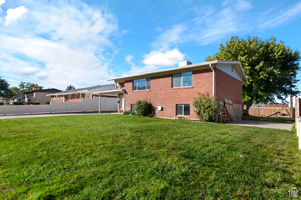Photo 2 for MLS #2119031 at 467 N 500 West