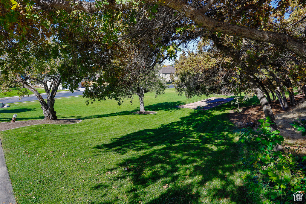 403 E QUAIL RUN RD Farmington, UT 84025