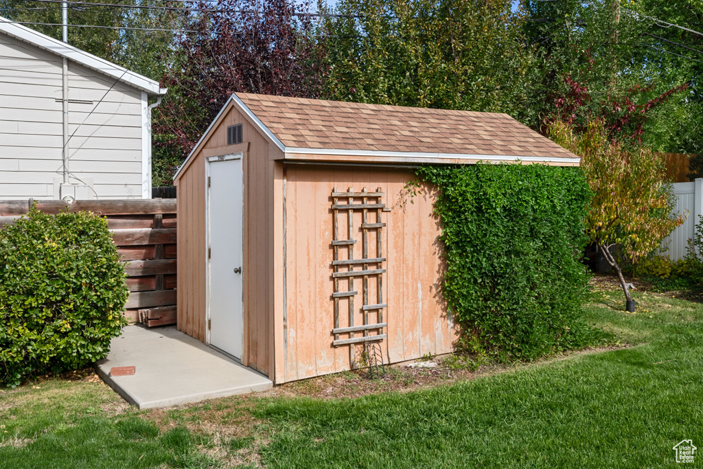 Photo 22 for MLS #2119074 at 1395 E Greenfield Ave