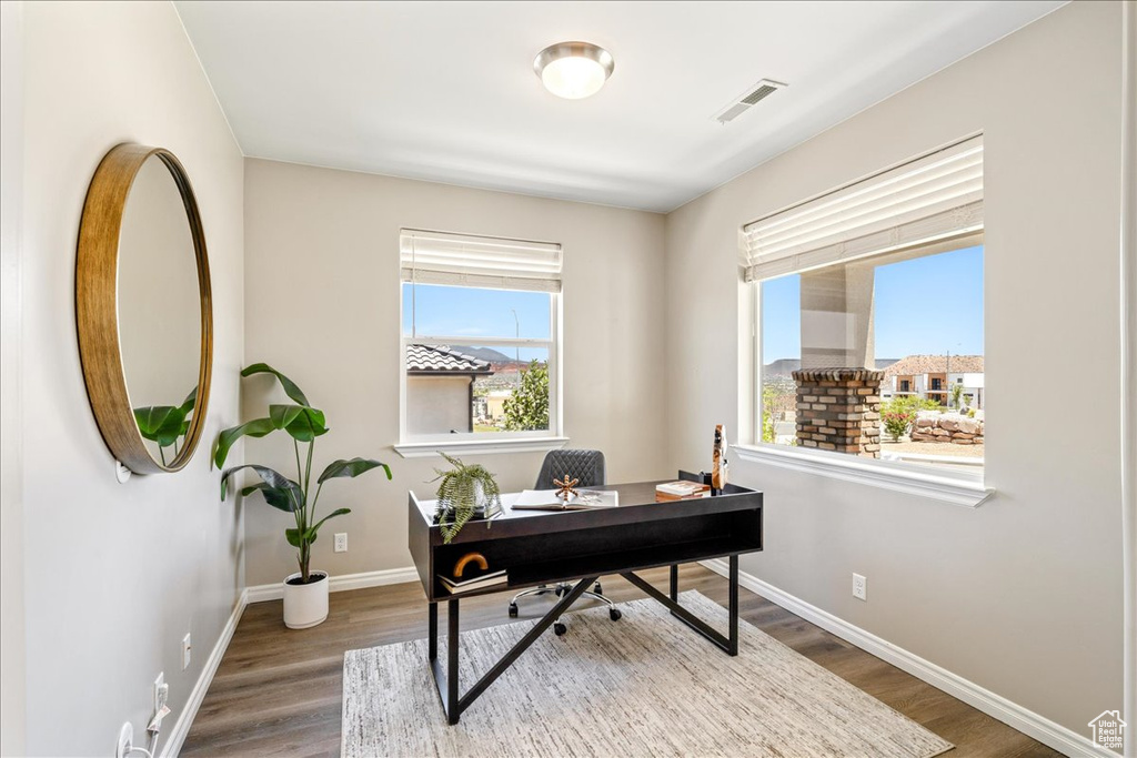 Photo 8 for MLS #2119152 at 402 S Cecita Way