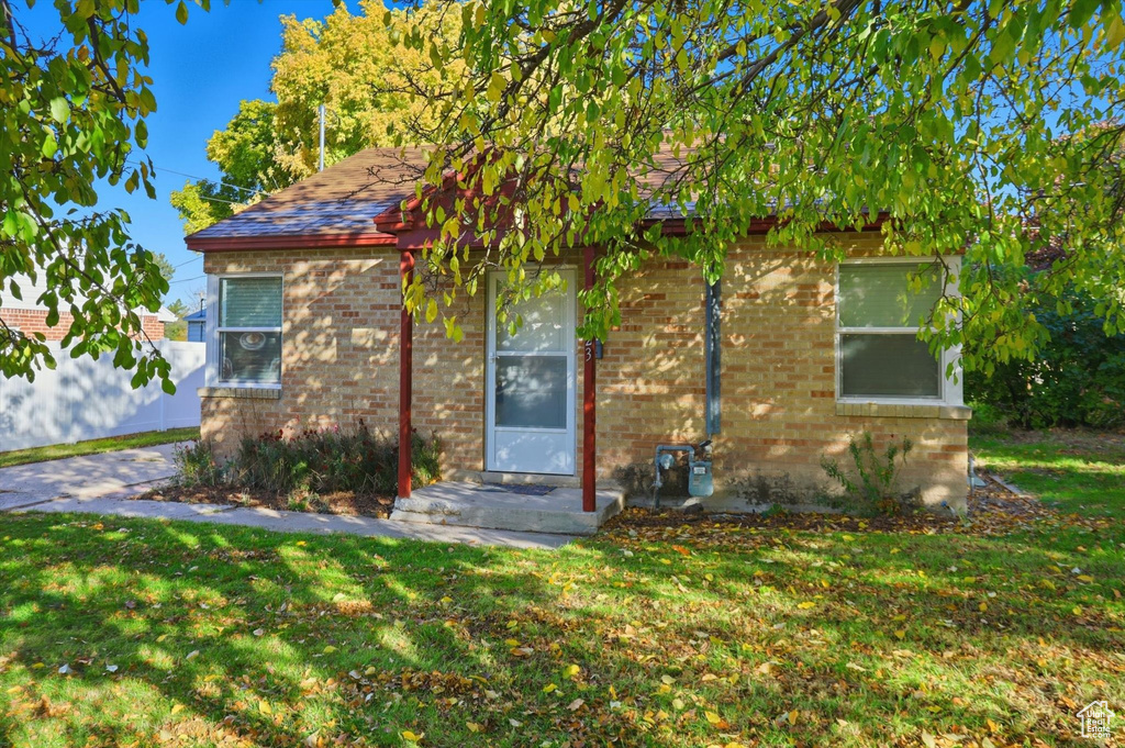 Photo 2 for MLS #2119164 at 423 E Crescent Dr