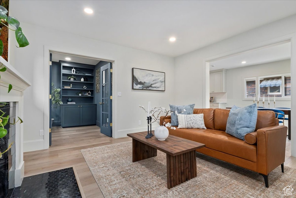 Photo 4 for MLS #2119194 at 855 E Belmont Ave