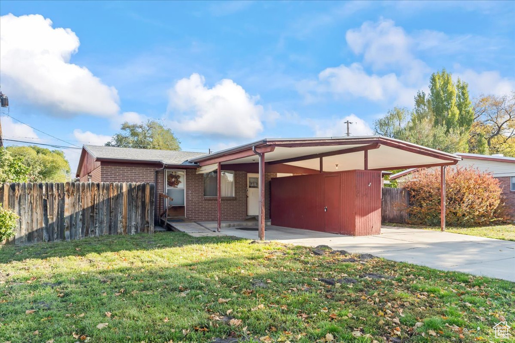 Photo 2 for MLS #2119231 at 815 E Whitemaple Way