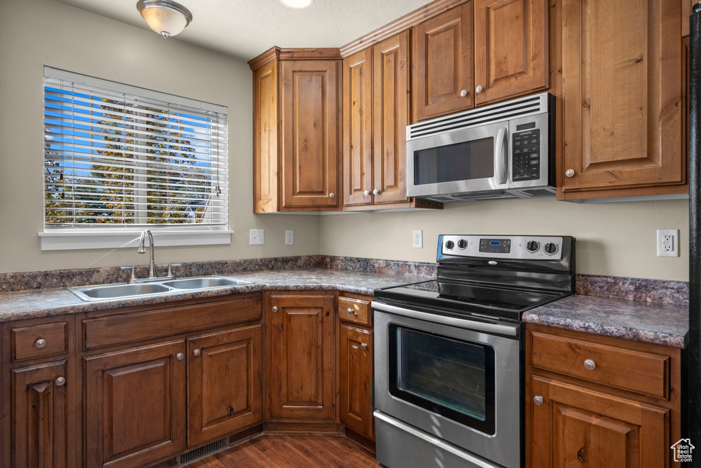 Photo 8 for MLS #2119239 at 927 N Independence Ave