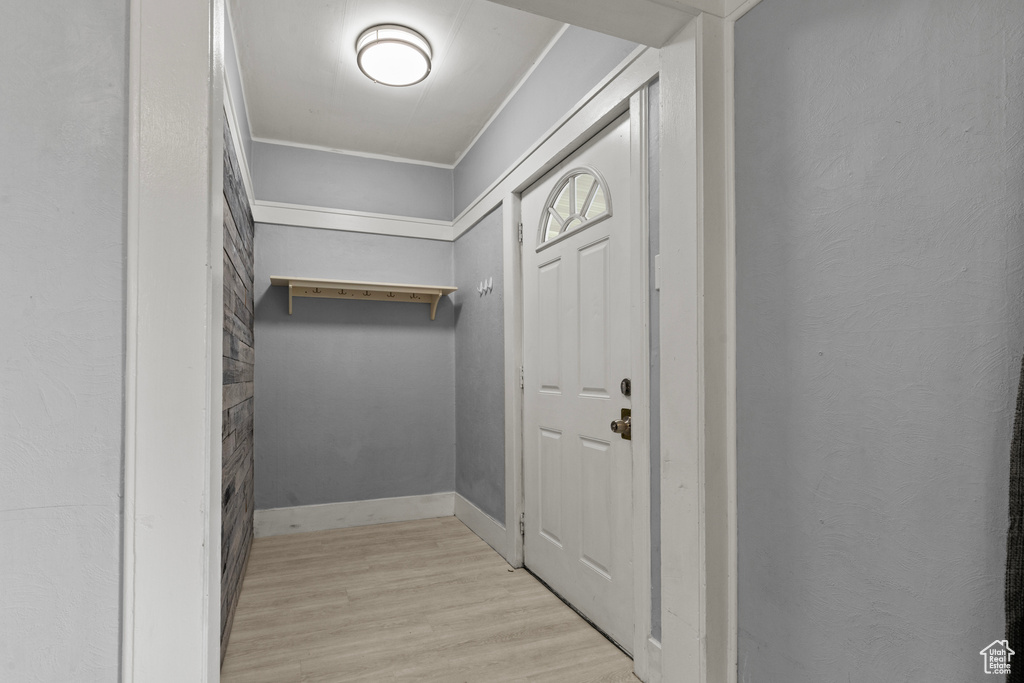 Photo 5 for MLS #2119288 at 1663 Kiesel Ave