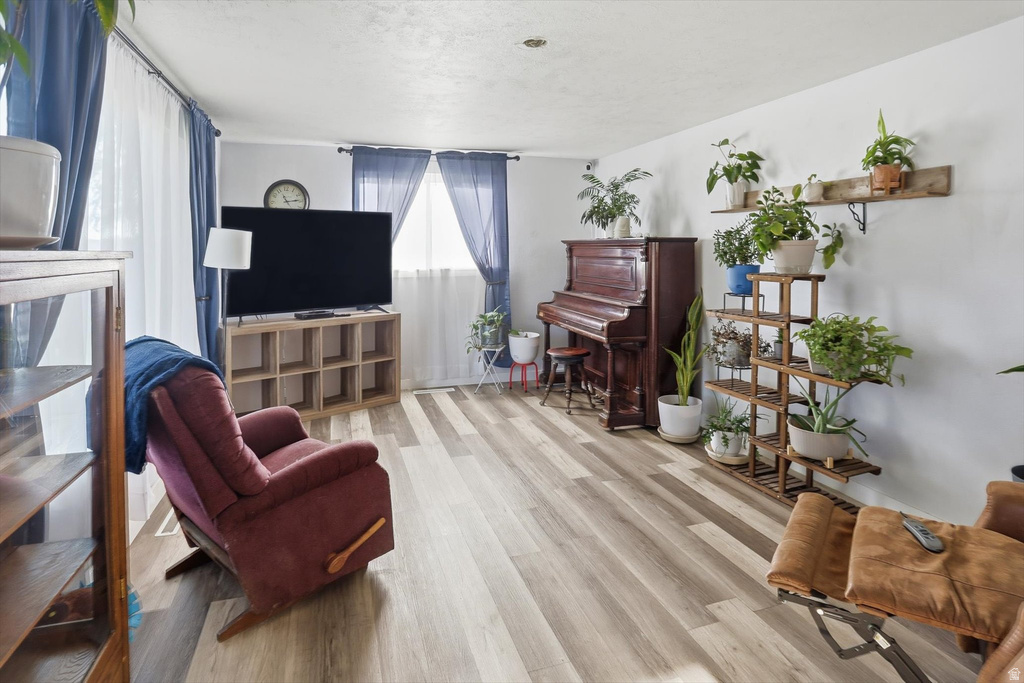 186 SYCAMORE CIR Clearfield, UT 84015