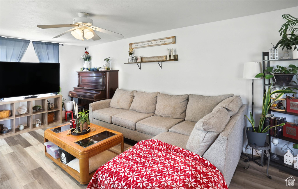 186 SYCAMORE CIR Clearfield, UT 84015