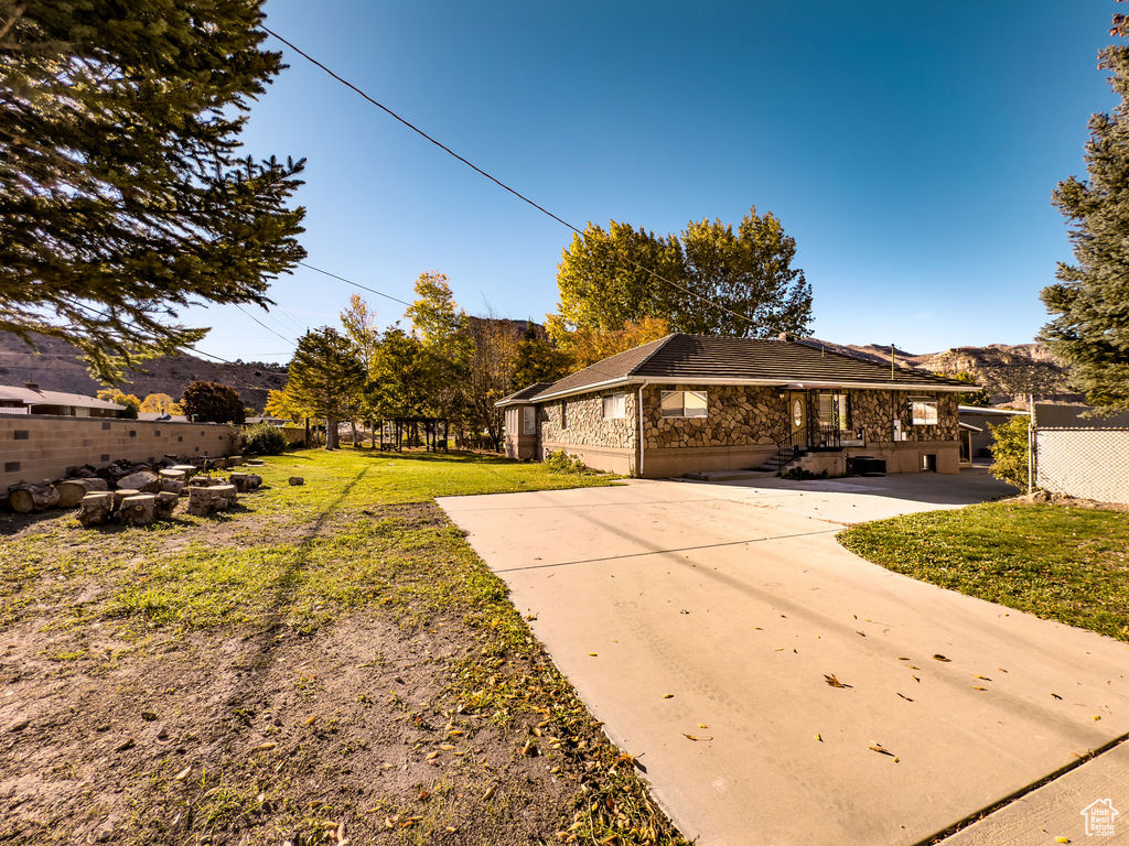 Photo 2 for MLS #2119396 at 517 N Main St