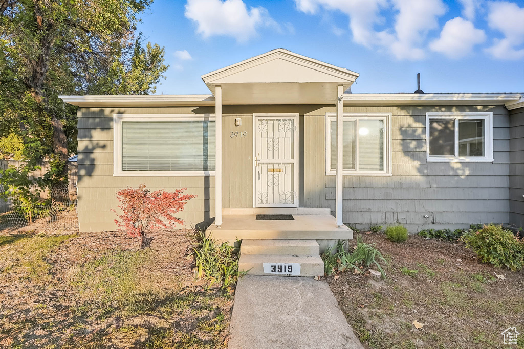 Photo 2 for MLS #2119411 at 3919 S 1000 East