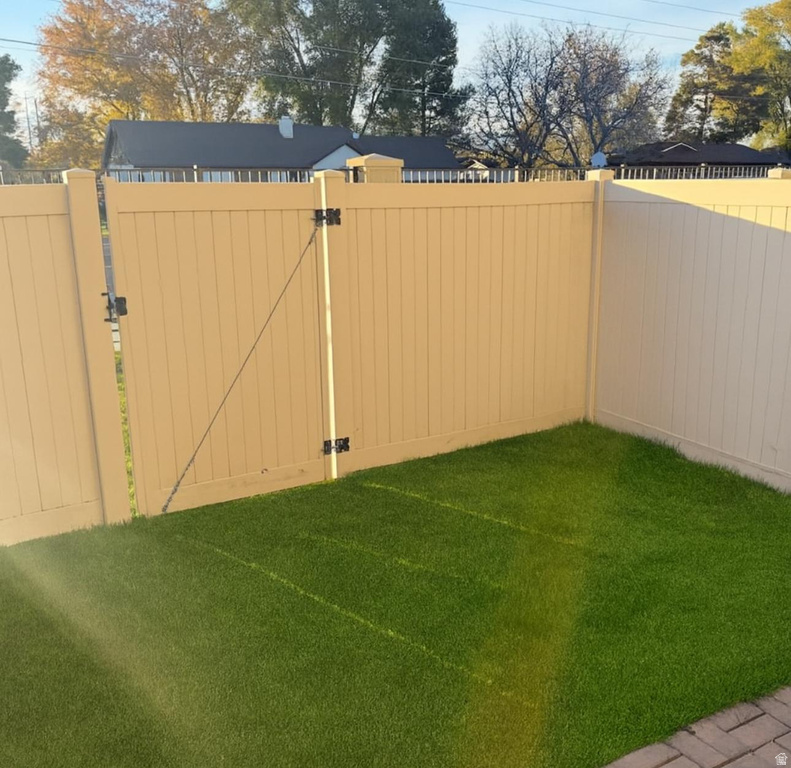 210 S TAMARAK CIR Lehi, UT 84043