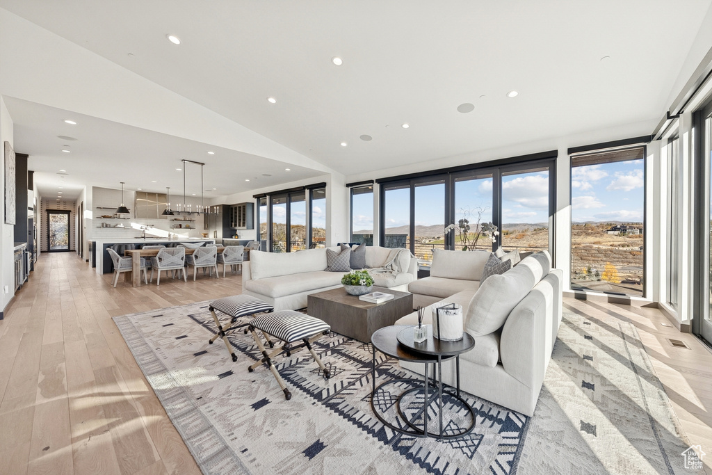 Photo 19 for MLS #2119710 at 3733 E Aspen Pt