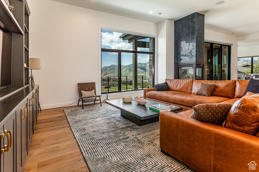 Living area featuring light wood finished floors, a mountain view, and recessed lighting