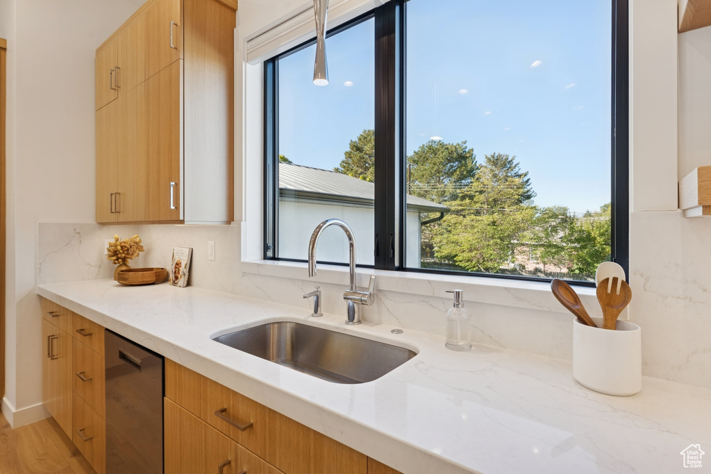 7364 S CHRIS LN Salt Lake City, UT 84121