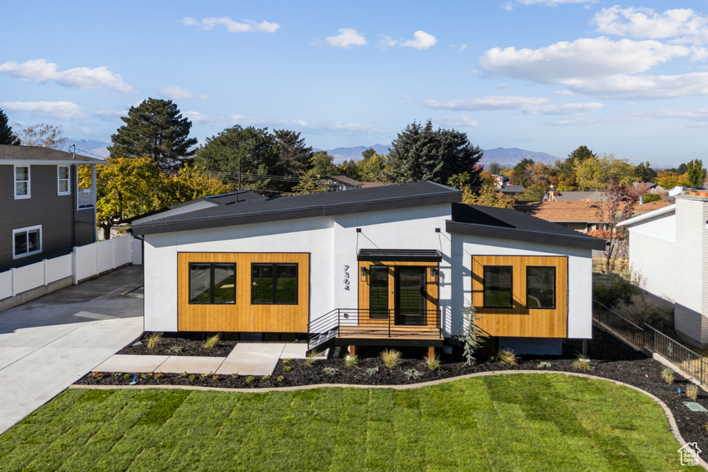 7364 S CHRIS LN Salt Lake City, UT 84121